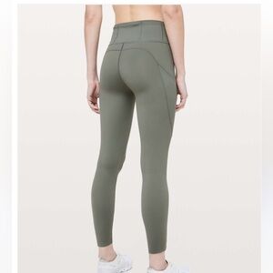 Lululemonn Fast and Free 7/8 tight size 6 EUC in grey sage